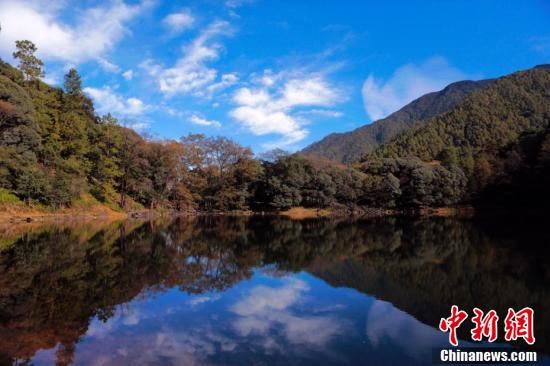 走进四川德昌最美黑龙潭 美轮美奂让人神往