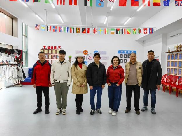 天下快意之事莫若友，快友之事莫若谈