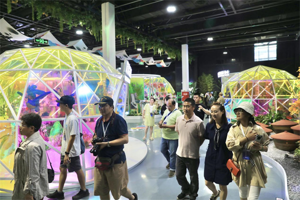 海外华媒探访成都世园会会场：把“美”带向世界