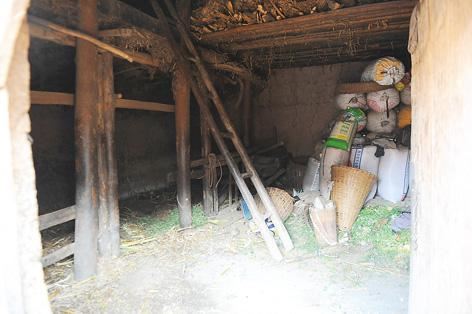 探访四川大凉山:7岁男孩未洗过澡没见过卫生纸