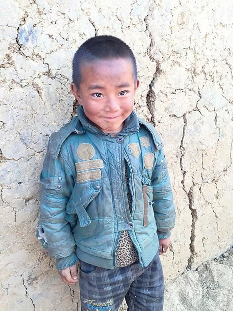 探访四川大凉山:7岁男孩未洗过澡没见过卫生纸