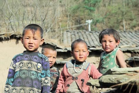 探访四川大凉山:7岁男孩未洗过澡没见过卫生纸