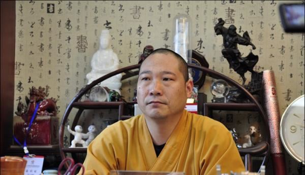 释延鲁实名举报：僧人私下称释永信情妇为师娘