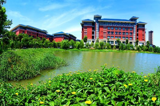 中山大学新华学院为社会培养高素质复合应用型人才