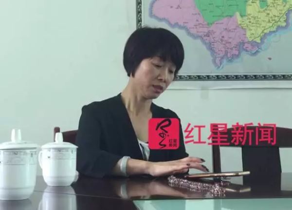 摔断30万玉镯的低保户赔70%？当事人:胡说八道！