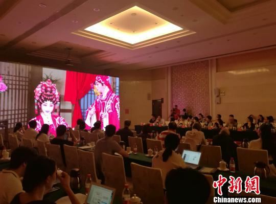 著名戏剧表演艺术家曾小敏粤剧艺术研讨会在穗举办 郭军 摄