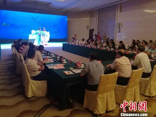 著名戏剧表演艺术家曾小敏粤剧艺术研讨会在穗举办 郭军 摄