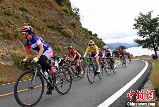 2017・中国四川环泸沽湖国际自行车公开赛鸣枪开赛 2017・中国四川环泸沽湖国际自行车公开赛鸣枪开赛