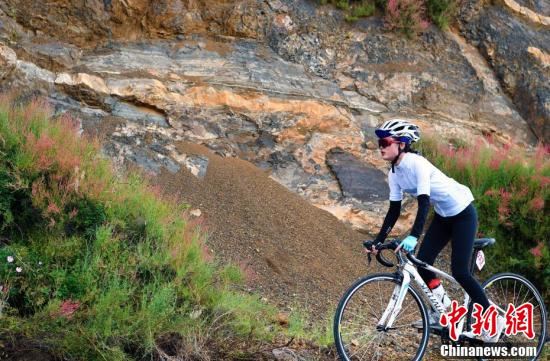 2017・中国四川环泸沽湖国际自行车公开赛鸣枪开赛 2017・中国四川环泸沽湖国际自行车公开赛鸣枪开赛