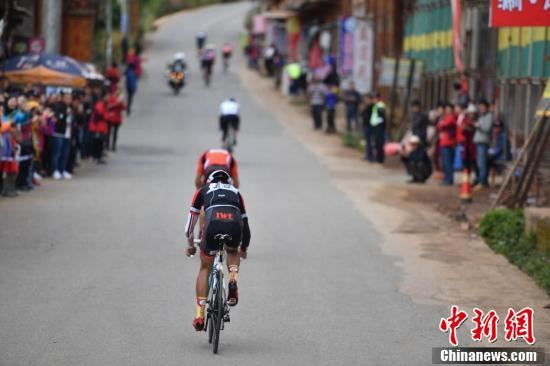 2017・中国四川环泸沽湖国际自行车公开赛鸣枪开赛 2017・中国四川环泸沽湖国际自行车公开赛鸣枪开赛