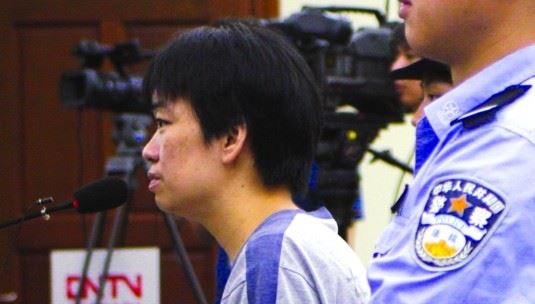 韩群凤本是东莞某银行大堂经理,收入颇高,因为儿治病耗尽百万家财 韩群凤本是东莞某银行大堂经理,收入颇高,因为儿治病耗尽百万家财