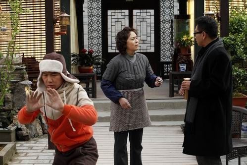 老年人再婚难已成突出的社会问题。电视剧《激情永远燃烧》即讲述儿子怕家产旁落,千万百计地阻扰独居父亲再找老伴 老年人再婚难已成突出的社会问题。电视剧《激情永远燃烧》即讲述儿子怕家产旁落,千万百计地阻扰独居父亲再找老伴