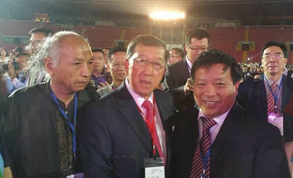 两岸一家亲_蔡疯子艺术闪耀世界客属大会 两岸一家亲_蔡疯子艺术闪耀世界客属大会