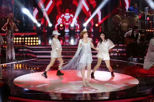 乌兰图雅2017世界巡演_“纵情歌唱_花开四季live演唱会”扬帆启航 乌兰图雅2017世界巡演_“纵情歌唱_花开四季live演唱会”扬帆启航