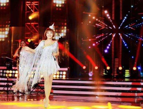 乌兰图雅2017世界巡演_“纵情歌唱_花开四季live演唱会”扬帆启航 乌兰图雅2017世界巡演_“纵情歌唱_花开四季live演唱会”扬帆启航