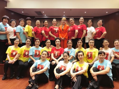 唱响中国人自己的生日歌_乌兰图雅新歌MV发布会在京举行! 唱响中国人自己的生日歌_乌兰图雅新歌MV发布会在京举行!