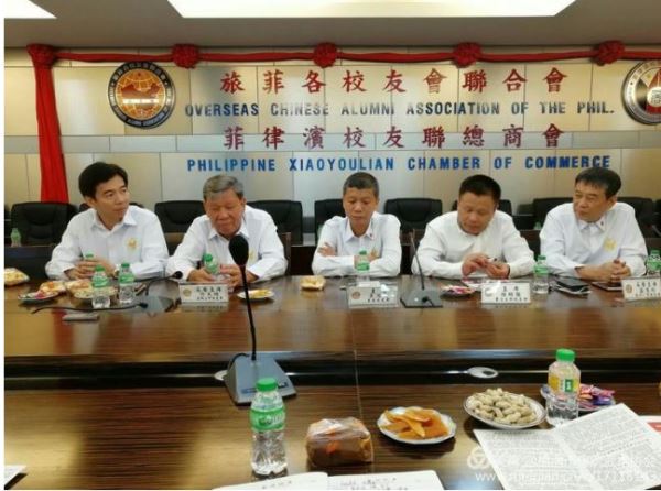 《一带一路》杂志一行礼访菲律宾校友联 《一带一路》杂志一行礼访菲律宾校友联