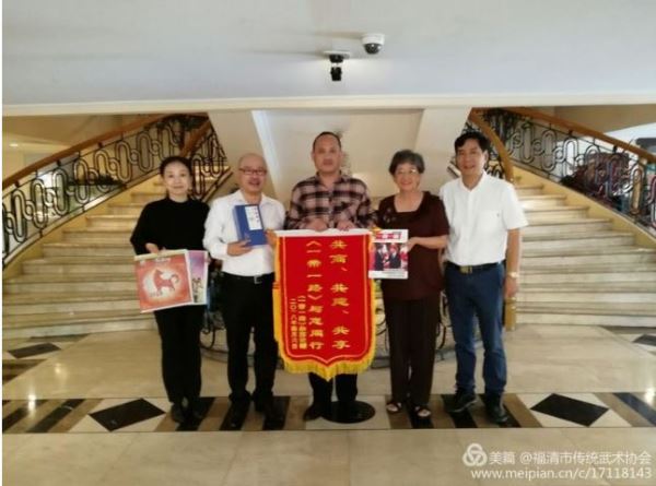 《一带一路》杂志一行礼访菲律宾校友联 《一带一路》杂志一行礼访菲律宾校友联