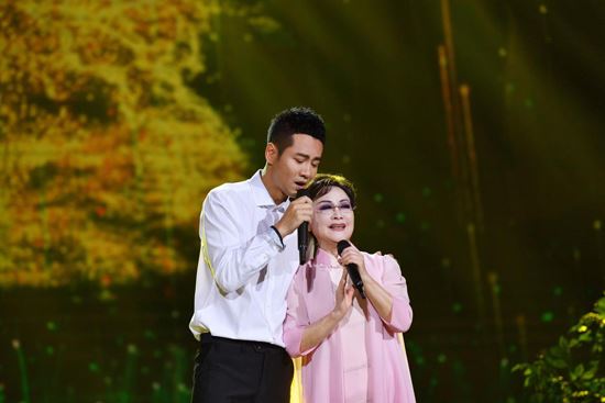 李谷一_徐子崴《你养我长大,我陪你变老》演绎母子情歌 李谷一_徐子崴《你养我长大,我陪你变老》演绎母子情歌