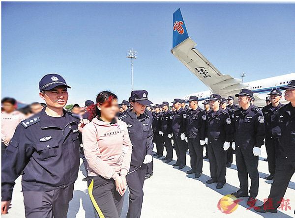 ■疑犯昨日被押解回國。警方供圖