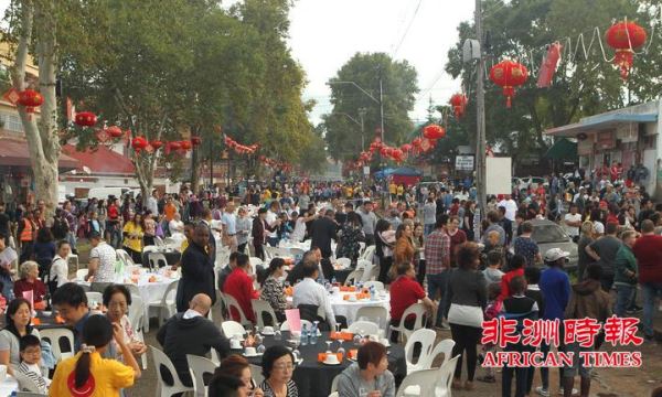 万人齐聚南非约堡唐人街共庆猪年新春佳节(视图) 万人齐聚南非约堡唐人街共庆猪年新春佳节(视图)