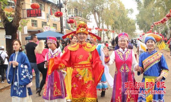 万人齐聚南非约堡唐人街共庆猪年新春佳节(视图) 万人齐聚南非约堡唐人街共庆猪年新春佳节(视图)
