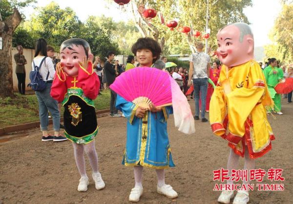 万人齐聚南非约堡唐人街共庆猪年新春佳节(视图) 万人齐聚南非约堡唐人街共庆猪年新春佳节(视图)