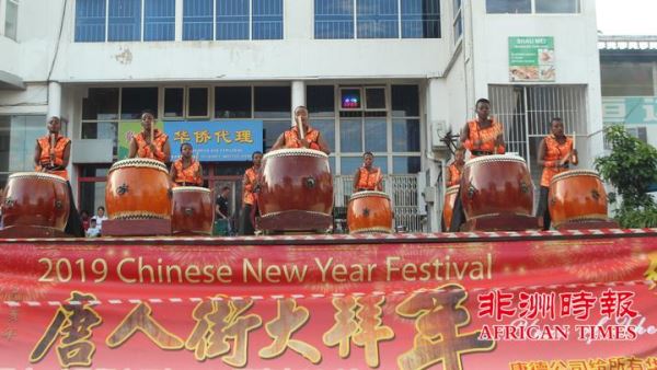 万人齐聚南非约堡唐人街共庆猪年新春佳节(视图) 万人齐聚南非约堡唐人街共庆猪年新春佳节(视图)