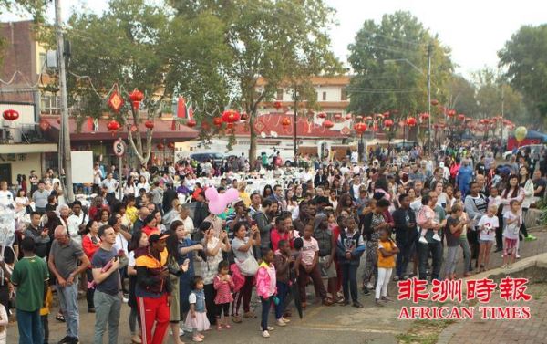万人齐聚南非约堡唐人街共庆猪年新春佳节(视图) 万人齐聚南非约堡唐人街共庆猪年新春佳节(视图)
