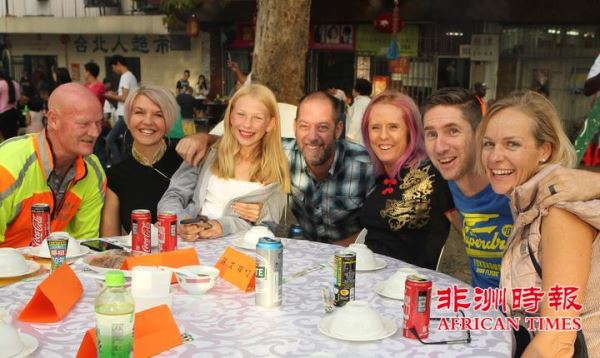 万人齐聚南非约堡唐人街共庆猪年新春佳节(视图) 万人齐聚南非约堡唐人街共庆猪年新春佳节(视图)