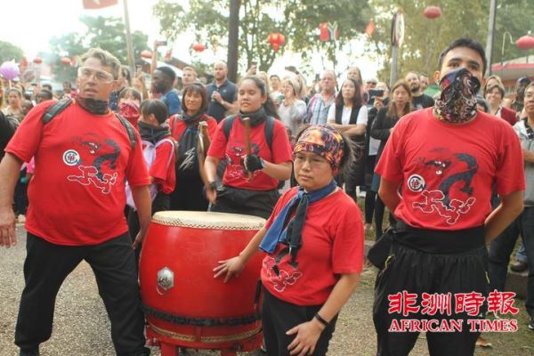 万人齐聚南非约堡唐人街共庆猪年新春佳节(视图) 万人齐聚南非约堡唐人街共庆猪年新春佳节(视图)