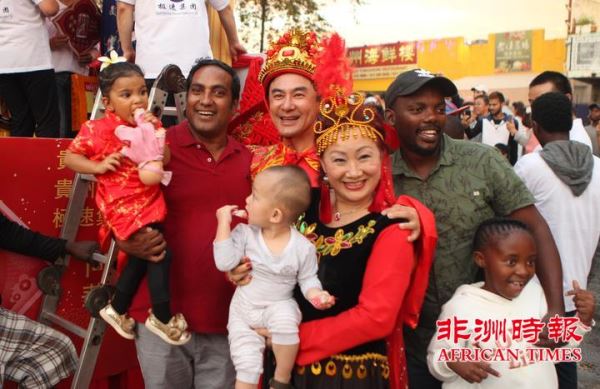 万人齐聚南非约堡唐人街共庆猪年新春佳节(视图) 万人齐聚南非约堡唐人街共庆猪年新春佳节(视图)