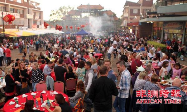 万人齐聚南非约堡唐人街共庆猪年新春佳节(视图) 万人齐聚南非约堡唐人街共庆猪年新春佳节(视图)