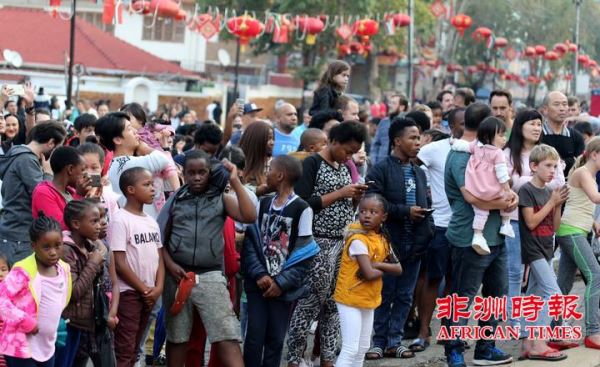 万人齐聚南非约堡唐人街共庆猪年新春佳节(视图) 万人齐聚南非约堡唐人街共庆猪年新春佳节(视图)
