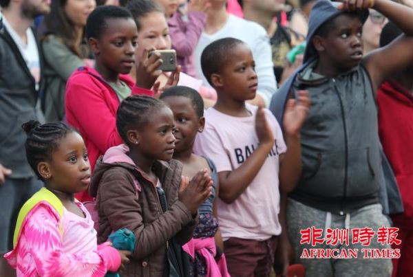 万人齐聚南非约堡唐人街共庆猪年新春佳节(视图) 万人齐聚南非约堡唐人街共庆猪年新春佳节(视图)