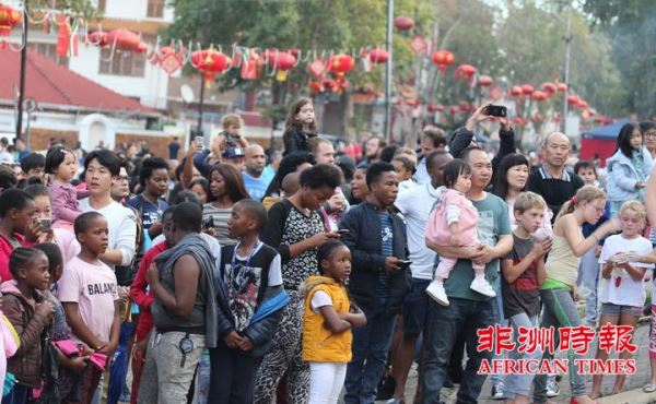 万人齐聚南非约堡唐人街共庆猪年新春佳节(视图) 万人齐聚南非约堡唐人街共庆猪年新春佳节(视图)