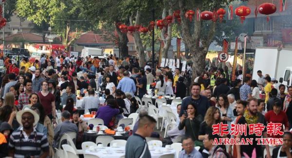 万人齐聚南非约堡唐人街共庆猪年新春佳节(视图) 万人齐聚南非约堡唐人街共庆猪年新春佳节(视图)