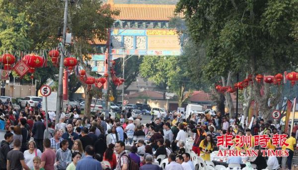 万人齐聚南非约堡唐人街共庆猪年新春佳节(视图) 万人齐聚南非约堡唐人街共庆猪年新春佳节(视图)