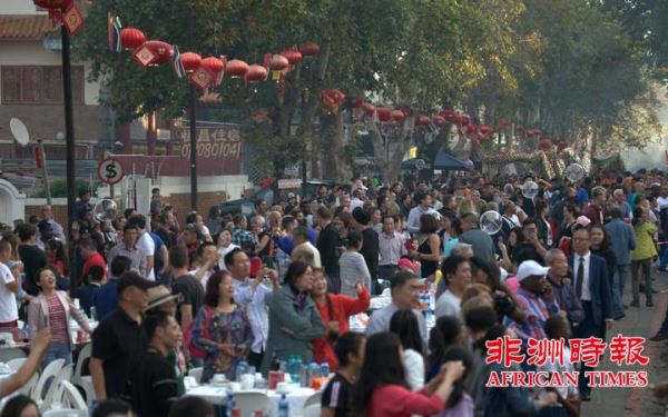 万人齐聚南非约堡唐人街共庆猪年新春佳节(视图) 万人齐聚南非约堡唐人街共庆猪年新春佳节(视图)
