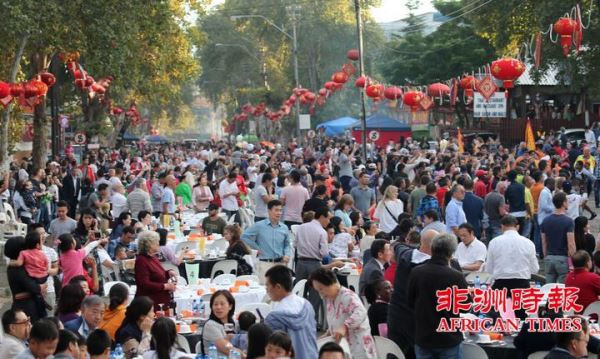 万人齐聚南非约堡唐人街共庆猪年新春佳节(视图) 万人齐聚南非约堡唐人街共庆猪年新春佳节(视图)