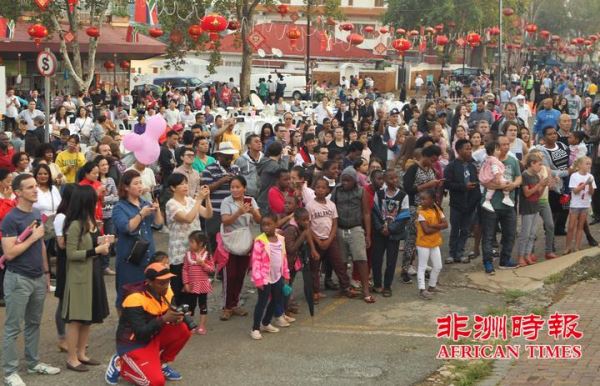 万人齐聚南非约堡唐人街共庆猪年新春佳节(视图) 万人齐聚南非约堡唐人街共庆猪年新春佳节(视图)