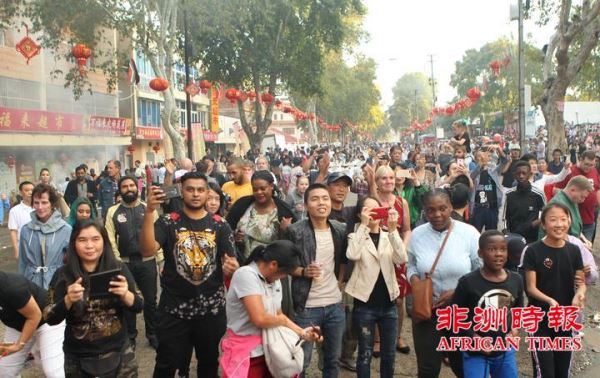 万人齐聚南非约堡唐人街共庆猪年新春佳节(视图) 万人齐聚南非约堡唐人街共庆猪年新春佳节(视图)