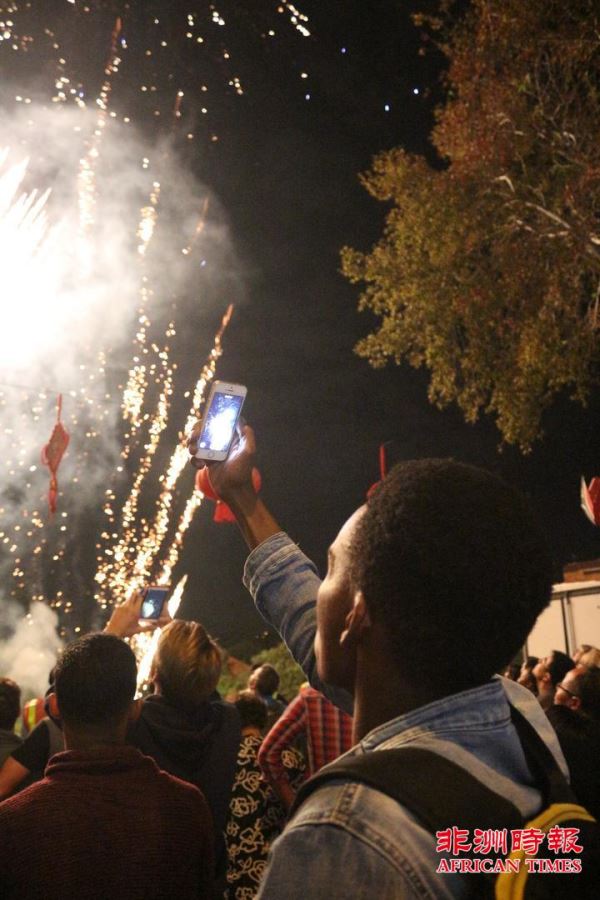 万人齐聚南非约堡唐人街共庆猪年新春佳节(视图) 万人齐聚南非约堡唐人街共庆猪年新春佳节(视图)