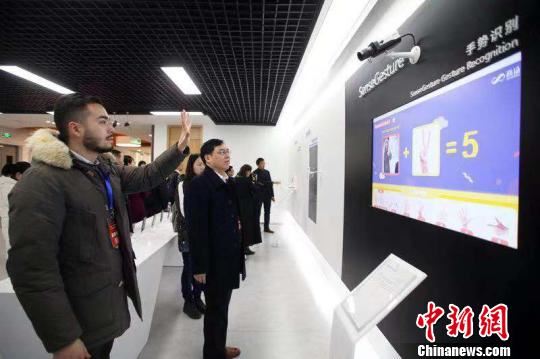 海外华文媒体代表探访天府新区。 王磊 摄 海外华文媒体代表探访天府新区。 王磊 摄