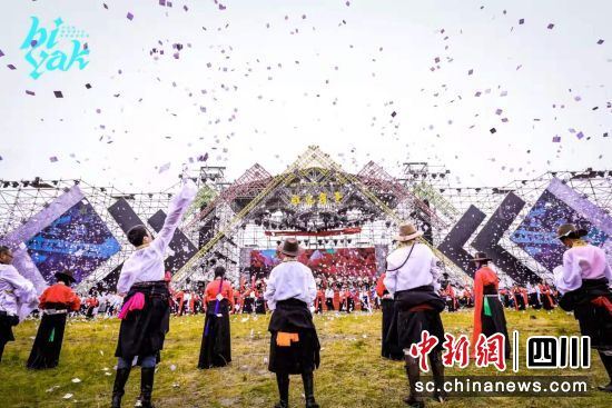 开幕式现场。(红原县委宣传部供图) 开幕式现场。(红原县委宣传部供图)