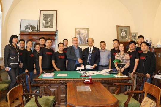 赣州市政府“金丝结”文化交流代表团访问圣彼得堡艺术家协会 赣州市政府“金丝结”文化交流代表团访问圣彼得堡艺术家协会