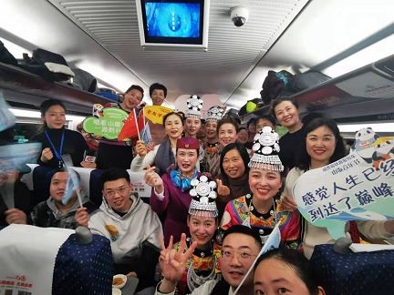 成贵高铁全线通车_宜宾一路向“黔”南行大提速 成贵高铁全线通车_宜宾一路向“黔”南行大提速