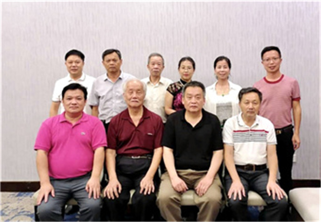 《著名诗人书法家黄一昌作品选》在美国出版 《著名诗人书法家黄一昌作品选》在美国出版