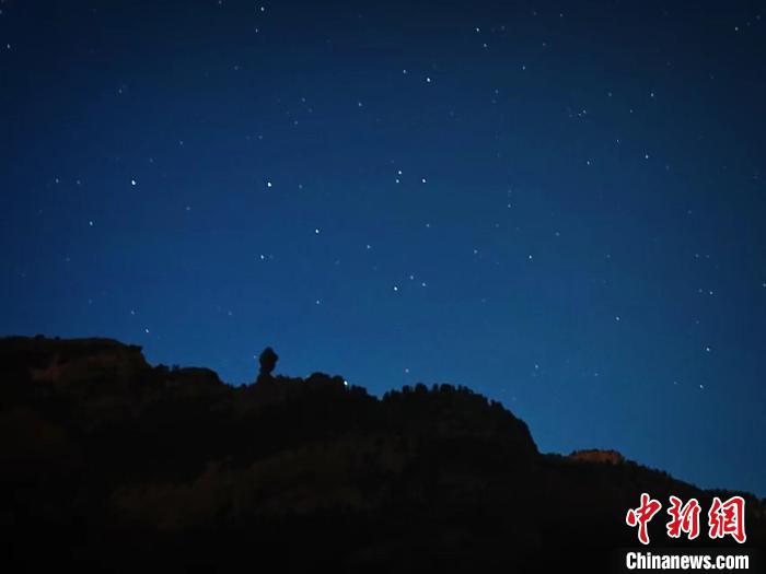 图为杂多县昂赛大峡谷星空。何倩楠 摄