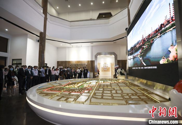 图为9月26日,侨界代表在首钢园参观。 <a target='_blank' href='/'>中新社</a>记者 赵隽 摄 图为9月26日,侨界代表在首钢园参观。 <a target='_blank' href='/'>中新社</a>记者 赵隽 摄